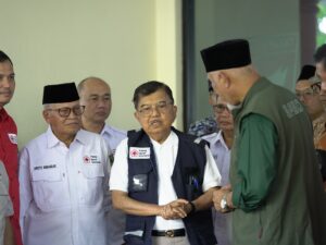 Gubernur Mahyeldi Sambut Ketum PMI Jusuf Kalla Tinjau Bencana Galodo di Sumbar
