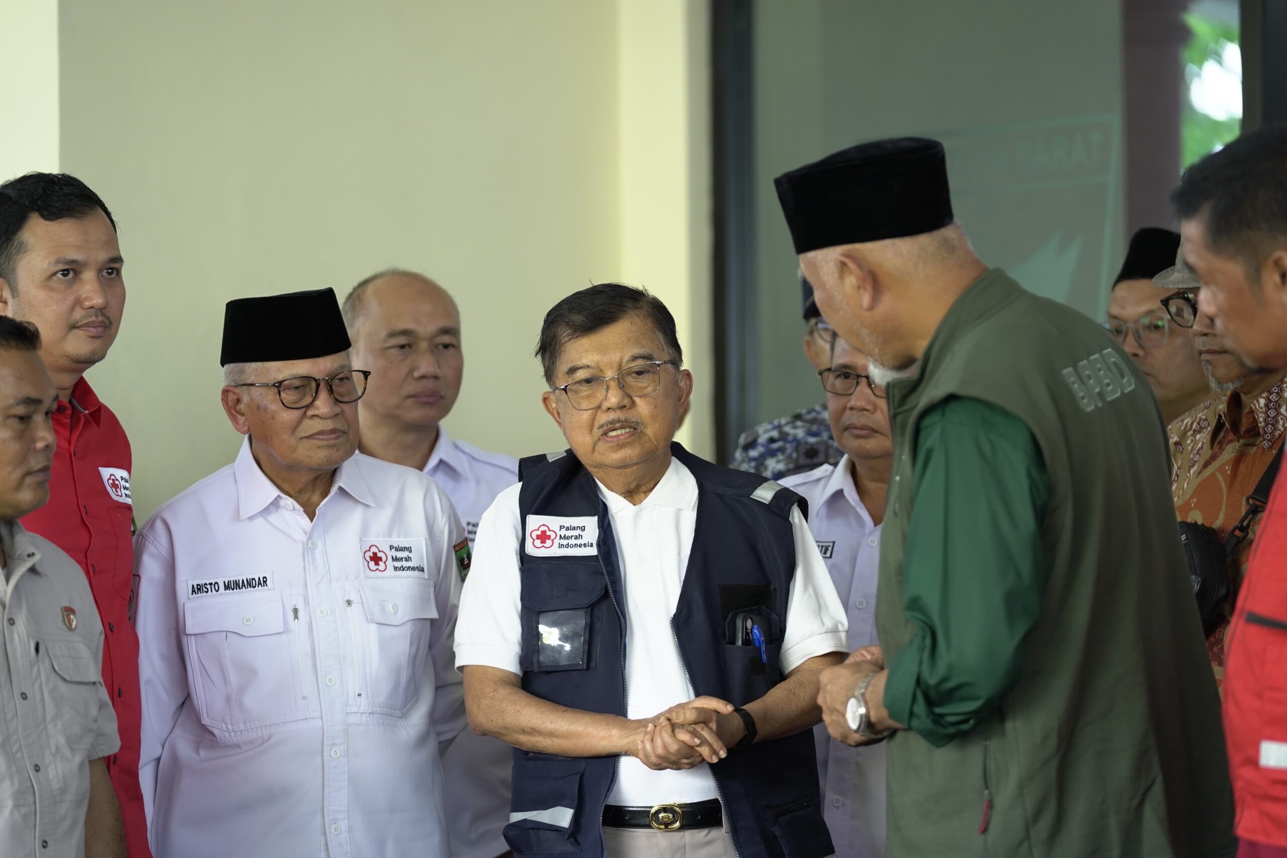 Gubernur Mahyeldi Sambut Ketum PMI Jusuf Kalla Tinjau Bencana Galodo di Sumbar