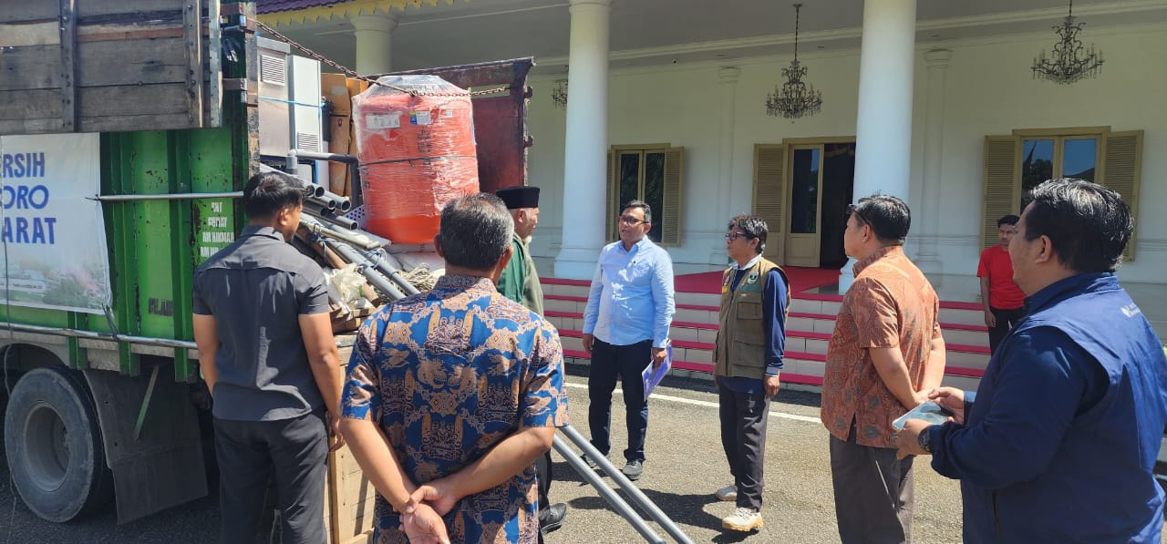 UNDIP Kirim Bantuan Mesin Penjernih Air untuk Warga Terdampak Bencana Sumbar