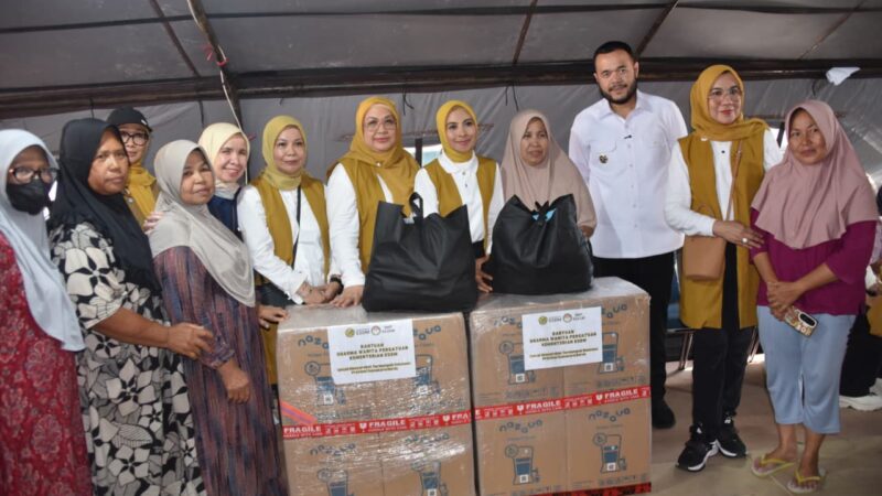 DWP Kementerian ESDM Serahkan Bantuan untuk Korban Bencana Padang