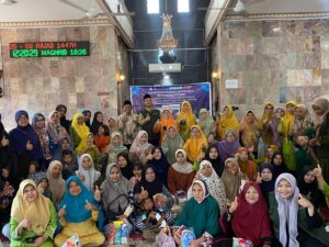 Ditjen Risbang Kemdiktisaintek Gandeng UM Sumbar Lakukan Pendampingan Psikososial Lansia di Surau Gadang