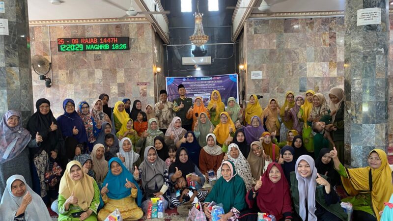 Ditjen Risbang Kemdiktisaintek Gandeng UM Sumbar Lakukan Pendampingan Psikososial Lansia di Surau Gadang