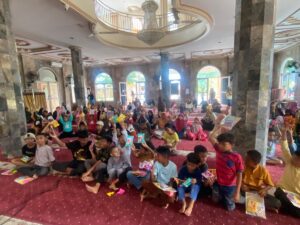 Antusiasme Anak-Anak Warnai Hari Terakhir PKM UM Sumbar di Surau Gadang Nanggalo