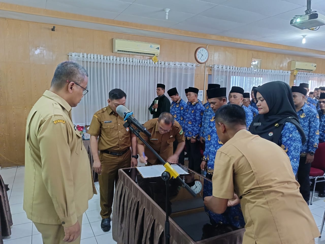 108 PPPK Paruh Waktu Dinsos Sumbar Terima SK, Sekda Ingatkan Soal Integritas dan Kinerja