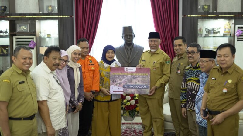 Gubernur Terima Bantuan Rp500 Juta dari Pemko Makassar untuk Korban Bencana Sumbar