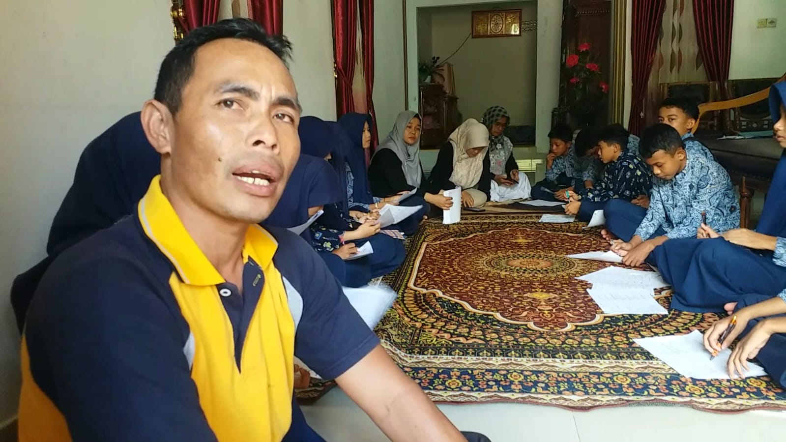 Sekolah Terdampak Banjir, Ujian Semester MTsN 8 Pesisir Selatan Tetap Berjalan