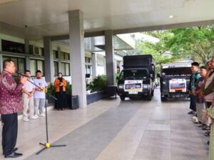 Pemko Payakumbuh bersama berbagai elemen masyarakat melepas keberangkatan bantuan kemanusiaan berupa satu ton rendang untuk masyarakat Aceh yang terdampak bencana banjir