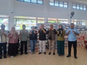 Perusahaan Umum Bulog Kanwil Sumatra Barat (Sumbar) menyalurkan Cadangan Beras Pemerintah (CBP) sebanyak 269,5 ton pada Selasa (9/12/2025).