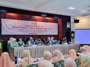 Dharma Wanita Persatuan (DWP) Tanah Datar menggelar acara puncak peringatan (HUT) ke-26 DWP Tahun 2025 di Aula Kantor DWP Tanah Datar,