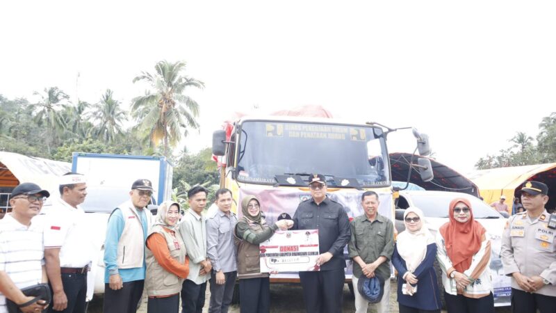 Wakil Bupati Tanah Datar, Ahmad Fadly mengatakan bahwa ada tiga kecamatan di daerah tersebut yang terdampak bencana cukup parah.