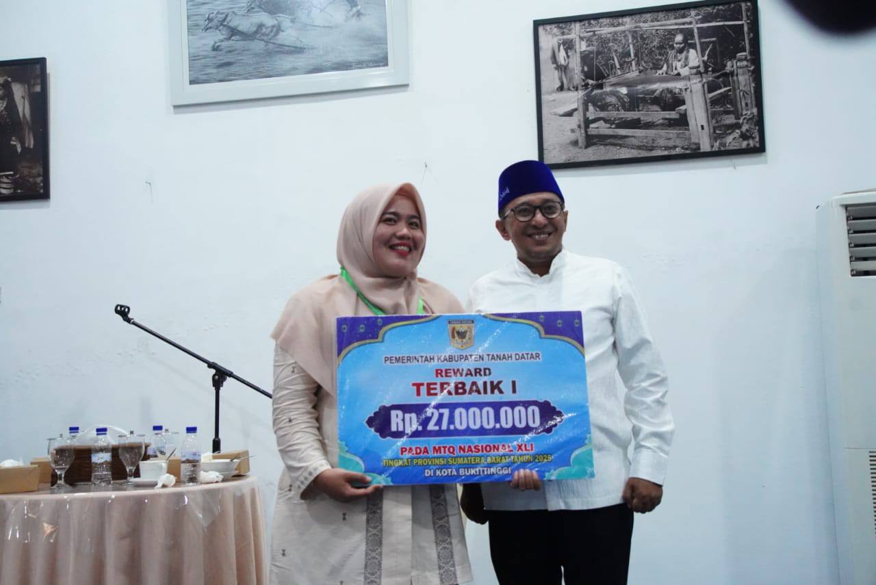 Peringkat 4 MTQ Sumbar 2025, Bupati Langsung Serahkan Bonus ke Kafilah Tanah Datar