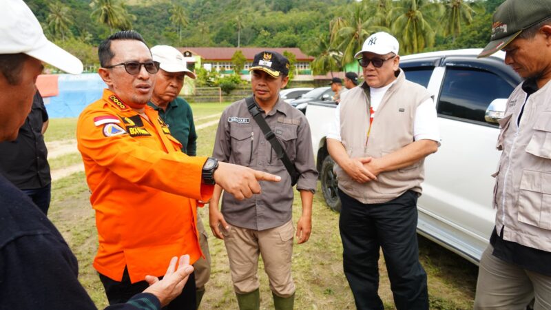 Bupati Tanah Datar, Eka Putra mengunjungi dan pantau titik bencana dan posko pengungsian di beberapa titik di daerah tersebut,