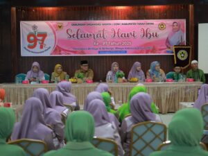 Gabungan Organisasi Wanita (GOW) Tanah Datar menggelar peringatan Hari Ibu ke-97 Tahun 2025 di Aula Kantor GOW kawasan Indo Jolito