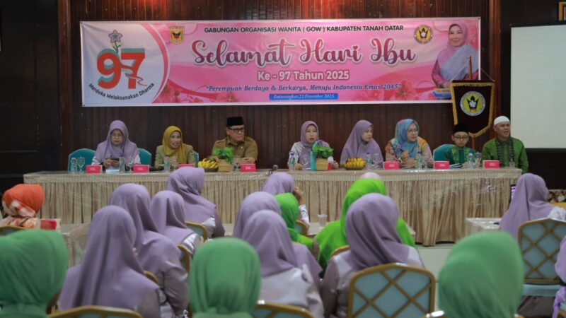 Gabungan Organisasi Wanita (GOW) Tanah Datar menggelar peringatan Hari Ibu ke-97 Tahun 2025 di Aula Kantor GOW kawasan Indo Jolito