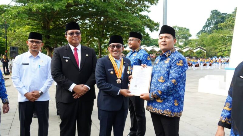 Bupati Tanah Datar, Eka Putra melantik sebanyak 1.334 tenaga honorer atau Tenaga Harian Lepas (THL) menjadi PPPK