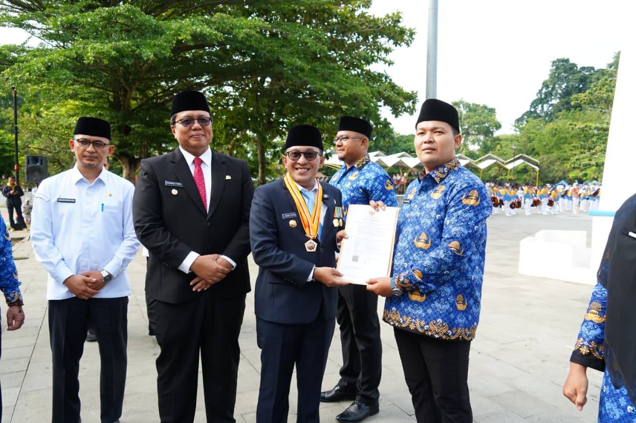 Lantik 1.334 PPPK Paruh Waktu, Bupati Tanah Datar: Selalu Bersyukur dan Bekerja Profesional