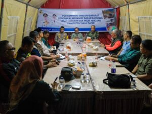 Bupati Tanah Datar, Eka Putra mengatakan bahwa saat pengungsi yang terdampak bencana di daerah tersebut berada di 20 titik pengungsian