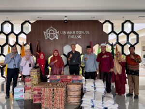 BTN Syariah menyerahkan bantuan sembako kepada UIN Imam Bonjol Padang sebagai bentuk kepedulian terhadap mahasiswa dan warga kampus yang