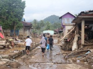 Banjir bandang dan longsor yang terjadi pada 26–28 November 2025 menerjang kawasan Batu Busuk, Kecamatan Pauh, Kota Padang.