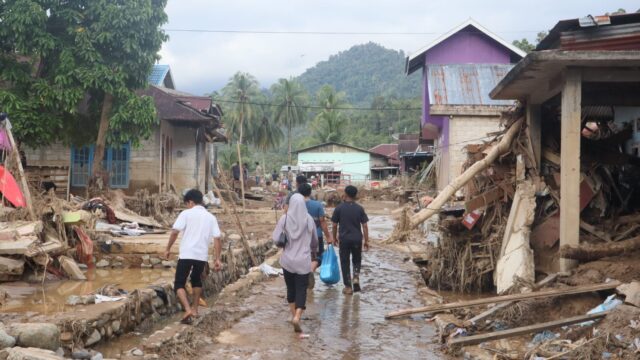 Banjir bandang dan longsor yang terjadi pada 26–28 November 2025 menerjang kawasan Batu Busuk, Kecamatan Pauh, Kota Padang.