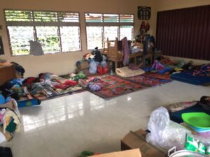 Masyarakat yang mengungsi di Posko SDN 05 Jorong Kayu Pasak, Salareh Aia, Kecamatan Palembayan, mengeluhkan tidak adanya fasilitas MCK