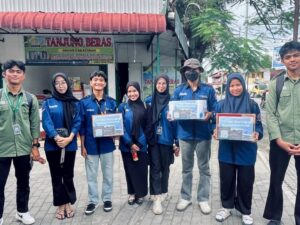 Mahasiswa Program Studi Sistem Informasi Fakultas Sains dan Teknologi UIN Imam Bonjol Padang, melaksanakan aksi kemanusiaan untuk