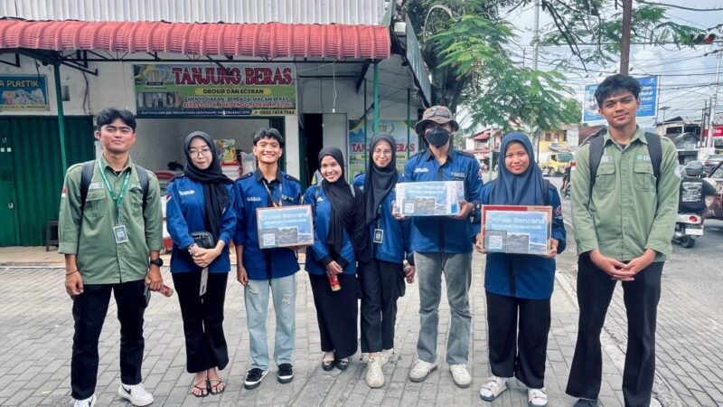 Mahasiswa Program Studi Sistem Informasi Fakultas Sains dan Teknologi UIN Imam Bonjol Padang, melaksanakan aksi kemanusiaan untuk