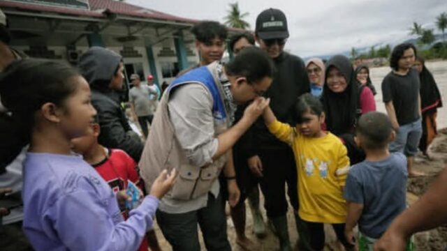 Mantan Gubernur DKI Jakarta, Anies Baswedan menilai banjir dan longsor yang melanda Sumatra beberapa waktu lalu layak jadi bencana nasional.