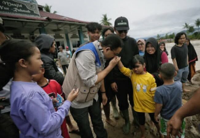 Mantan Gubernur DKI Jakarta, Anies Baswedan menilai banjir dan longsor yang melanda Sumatra beberapa waktu lalu layak jadi bencana nasional.