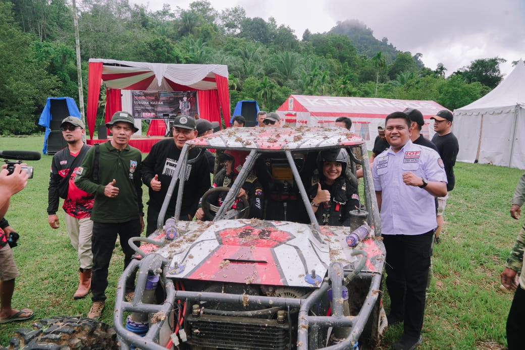 Cegah Potensi Bencana, Bupati Dharmasraya Naik Mobil Offroad Terobos Hutan Lubuak Karak