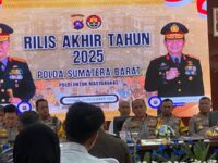 Kapolda Sumbar Irjen Pol Gatot Tri Suryanta mengungkap sebanyak 39 anggotanya dipecat atau pemberhentian tidak dengan hormat (PTDH) selama 2025.