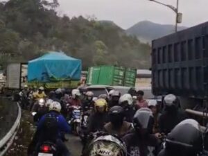Surat Terbuka Warga untuk Gubernur Sumbar, Sorot Kemacetan Parah di Sitinjau Lauik