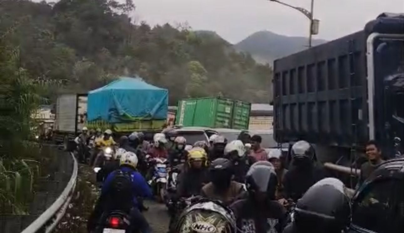 Surat Terbuka Warga untuk Gubernur Sumbar, Sorot Kemacetan Parah di Sitinjau Lauik