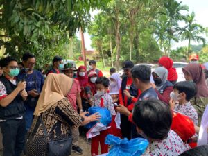 SD–SMP Telkom Padang Galang Donasi Bantuan untuk Korban Galodo Batu Busuk dan Lumin : Anak-Anak Belajar Empati dari Aksi Kemanusiaan