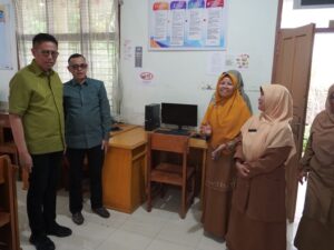 Tingkatkan Mutu Pendidikan di Sumbar, Mulyadi Serahkan Bantuan 28 Unit Komputer di SMKN 1 Baso