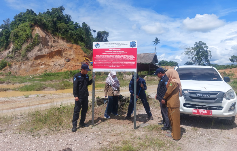 Kementerian LH Segel Pertambangan di Padang Pariaman Usai Dilanda Banjir