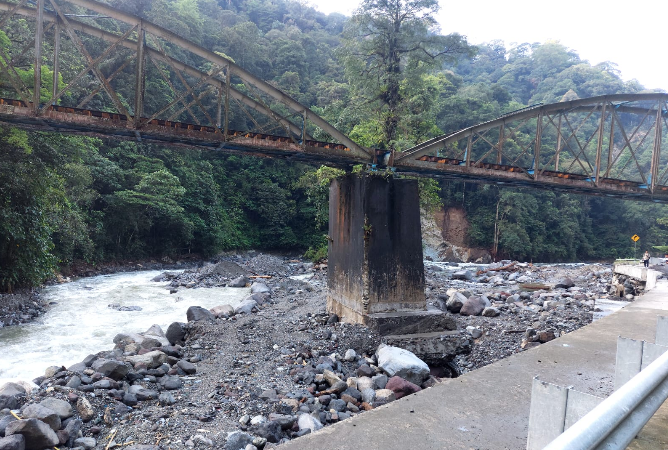Kondisi jembatan kereta api Lembah Anai pascabanjir akhir November lalu. IST