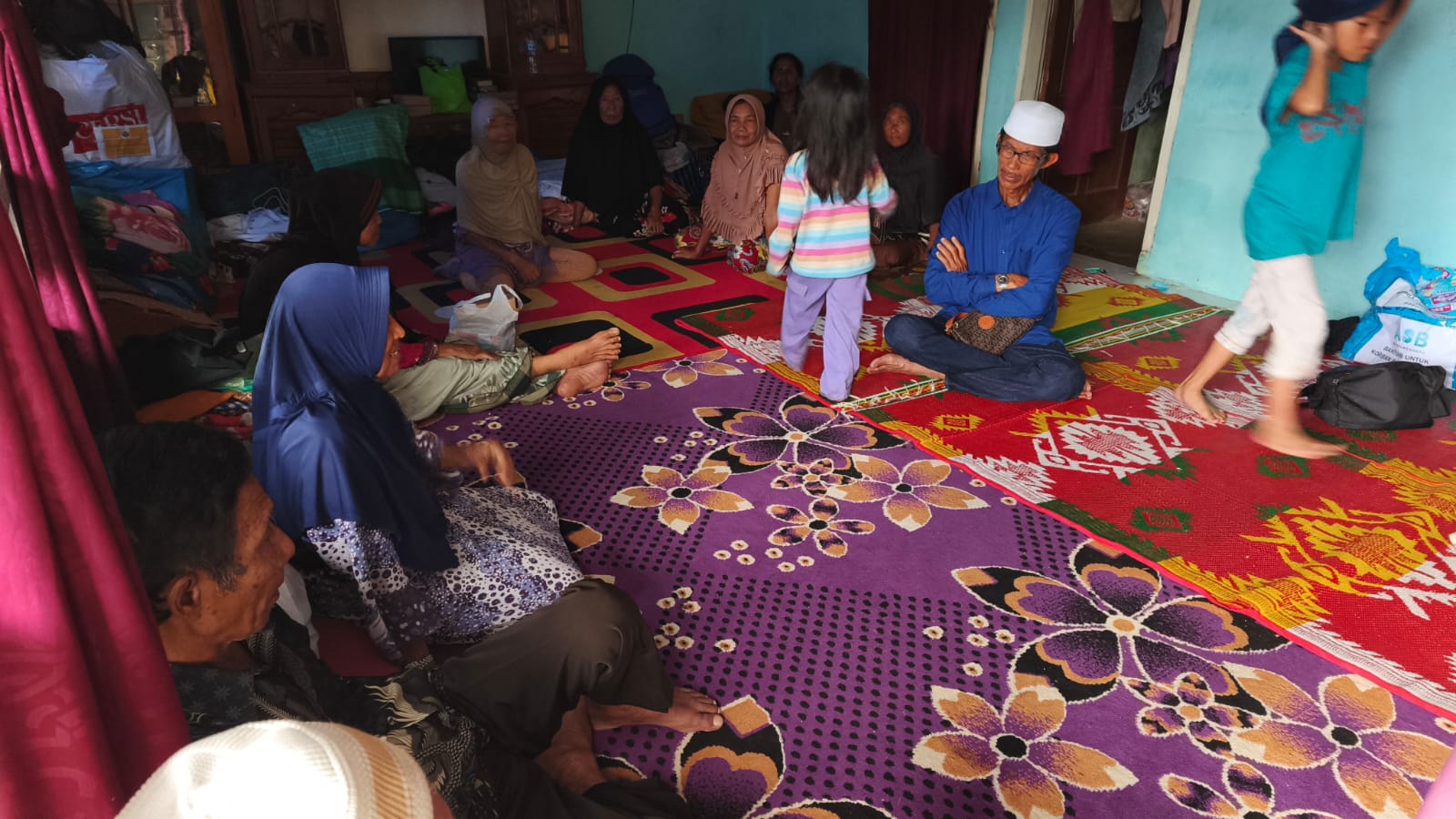 Warga Bantu Warga Nyata Adanya