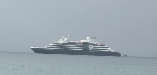 Kapal Pesiar Perancis Bawa Ratusan Wisatawan Asing ke Mentawai