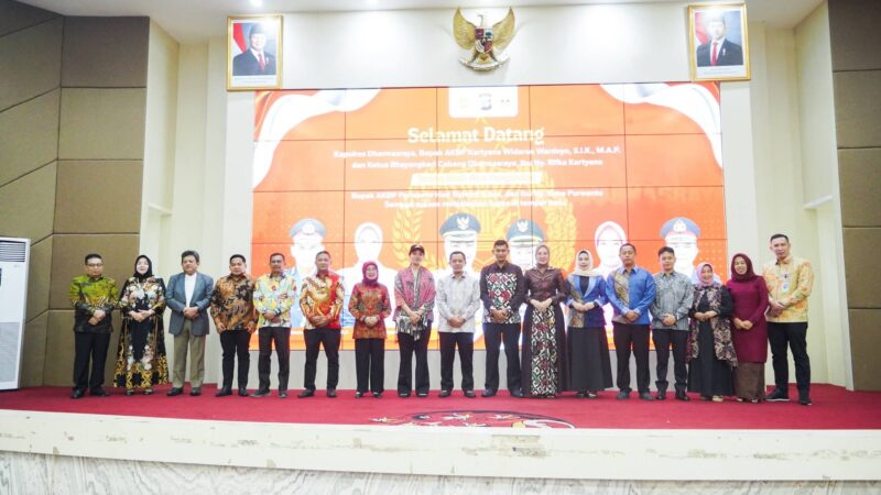 Pemkab Dharmasraya menggelar acara pisah sambut Kapolres Dharmasraya dari AKBP Purwanto Hari Subekti kepada AKBP Kartyana Widyarso