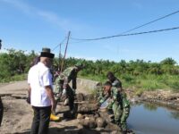 Bupati Pasaman Barat Pantau Perbaikan Jalan Poros Ranah Pasisie-Suak Maligi