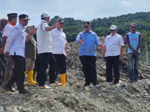 Warga Malalo Minta Gubernur Sumbar Datangkan Dump Truck Angkut Material Sisa Banjir