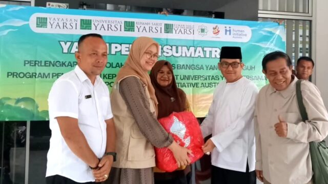 Universitas Yarsi Salurkan 513 Paket Perlengkapan Sekolah untuk Murid TK–SMP di Agam