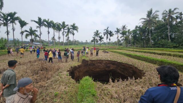 Badan Geologi Kementerian Energi dan Sumber Daya Mineral menyebutkan bahwa fenomena amblesan (sinkhole) di Jorong Tepi, Nagari Situjuah Batua,