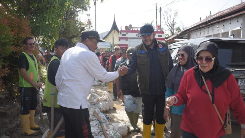 Fokus Bersihkan Sedimen Lumpur Bekas Banjir, Wako Padang Pantau Goro di Kampung Lapai
