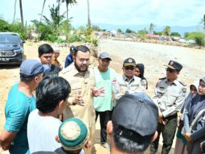 Wako Padang Dampingi Sestama BNPB Cek Pemukiman Warga Terdampak Bencana di Nanggalo