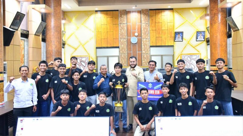 Wako Padang Apresiasi Rifan's Soccer School U-16 Juara FOSMI 2025