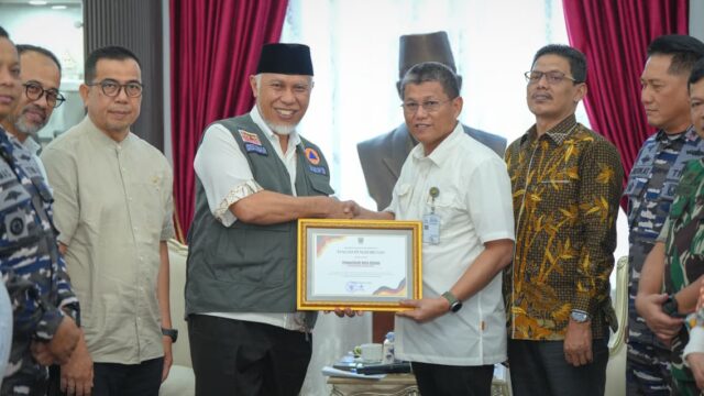 Pemko dan Warga Batam Salurkan Rp4,56 Miliar untuk Korban Bencana Sumbar