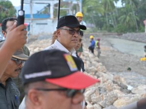 Terdampak Bencana, Sekda Sumbar Tinjau Pengerjaan Normalisasi Sungai di Solok