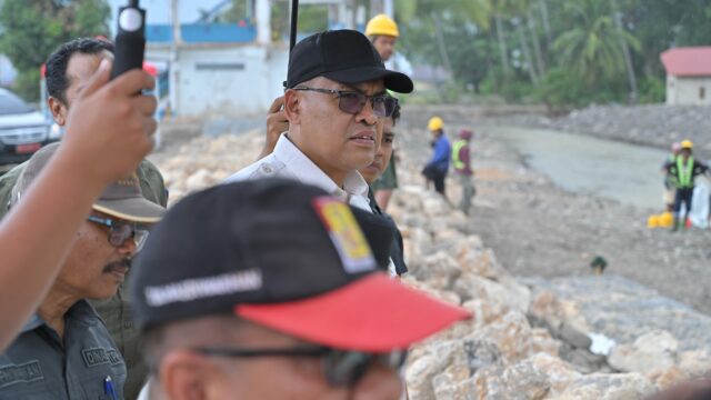 Terdampak Bencana, Sekda Sumbar Tinjau Pengerjaan Normalisasi Sungai di Solok